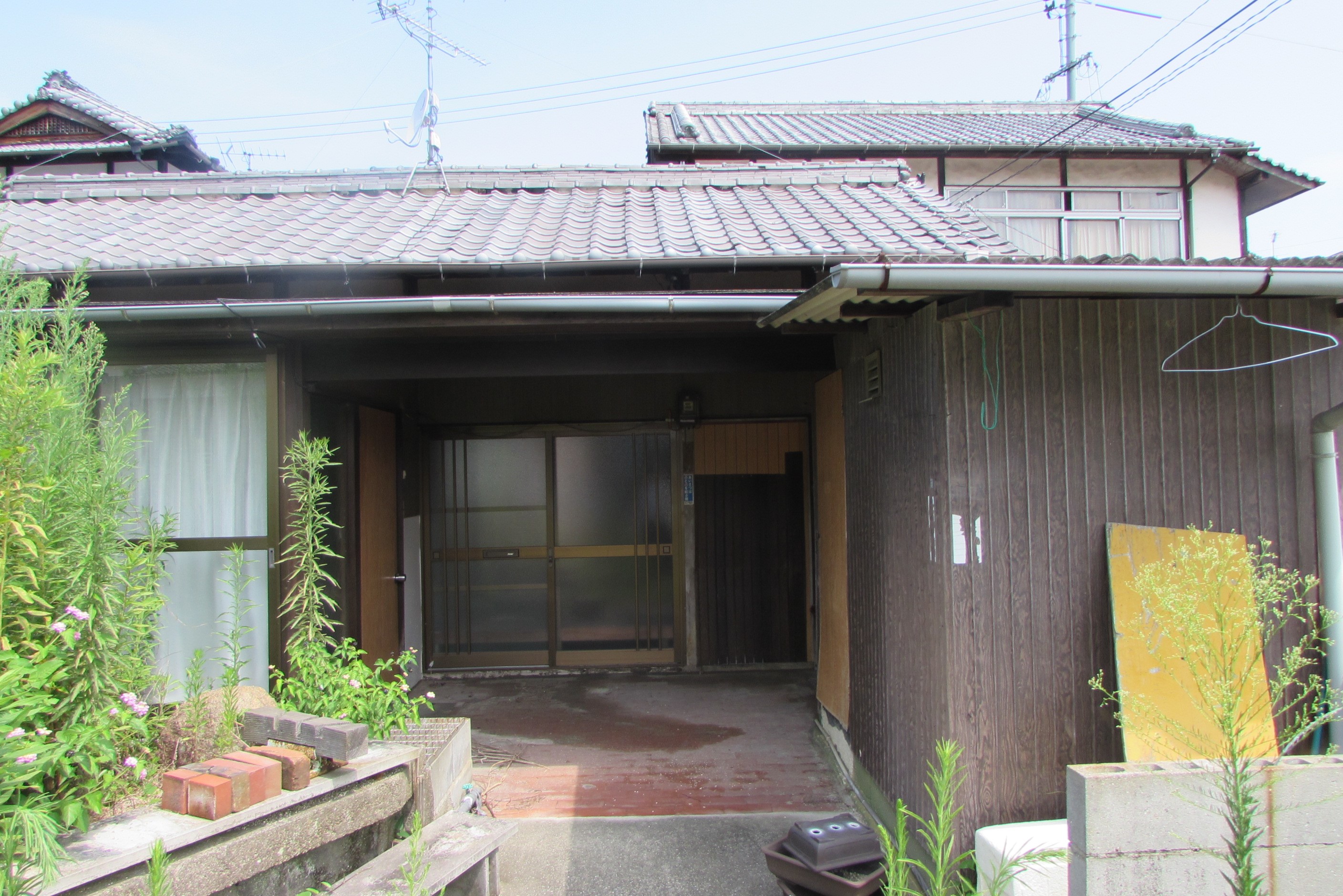 House in Edashima, Hiroshima: Exterior