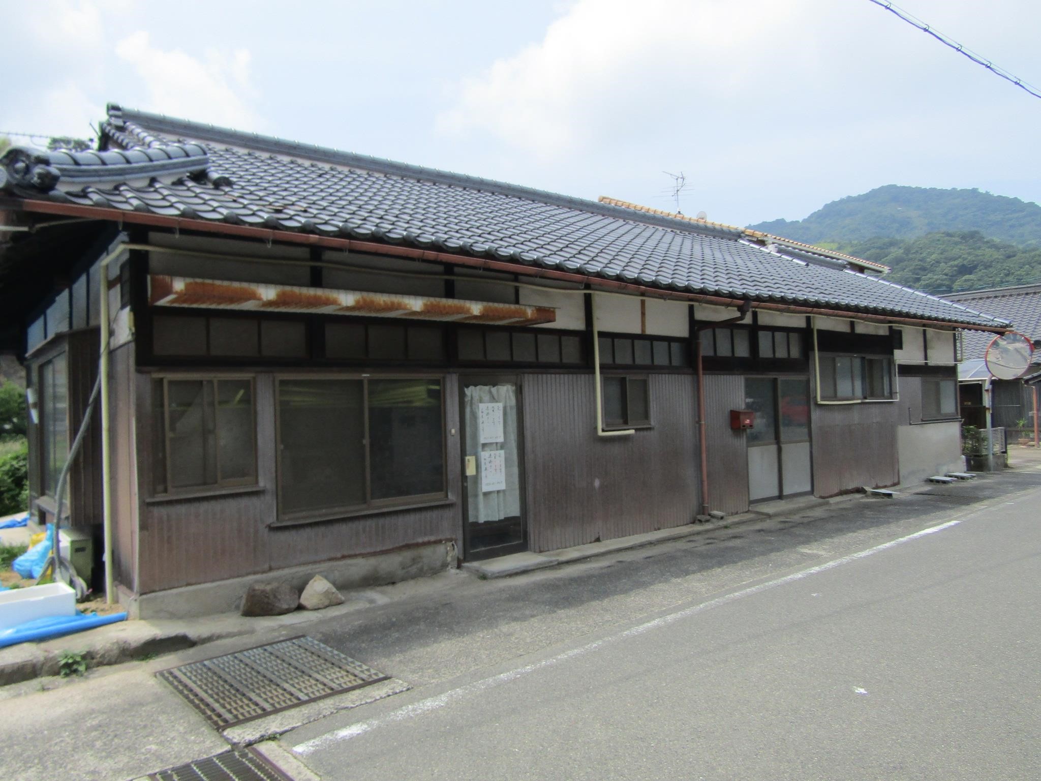 House in Edashima, Hiroshima: Exterior