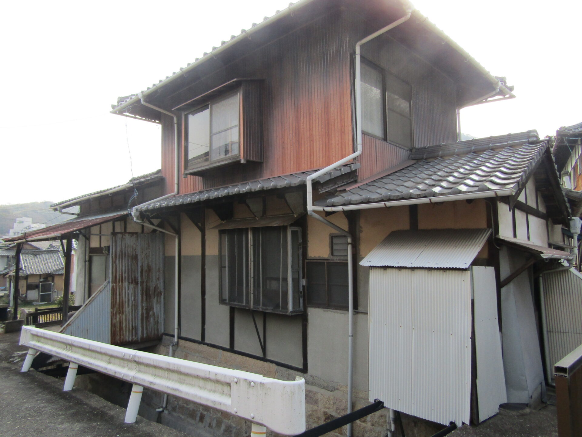 House in Edashima, Hiroshima: Exterior
