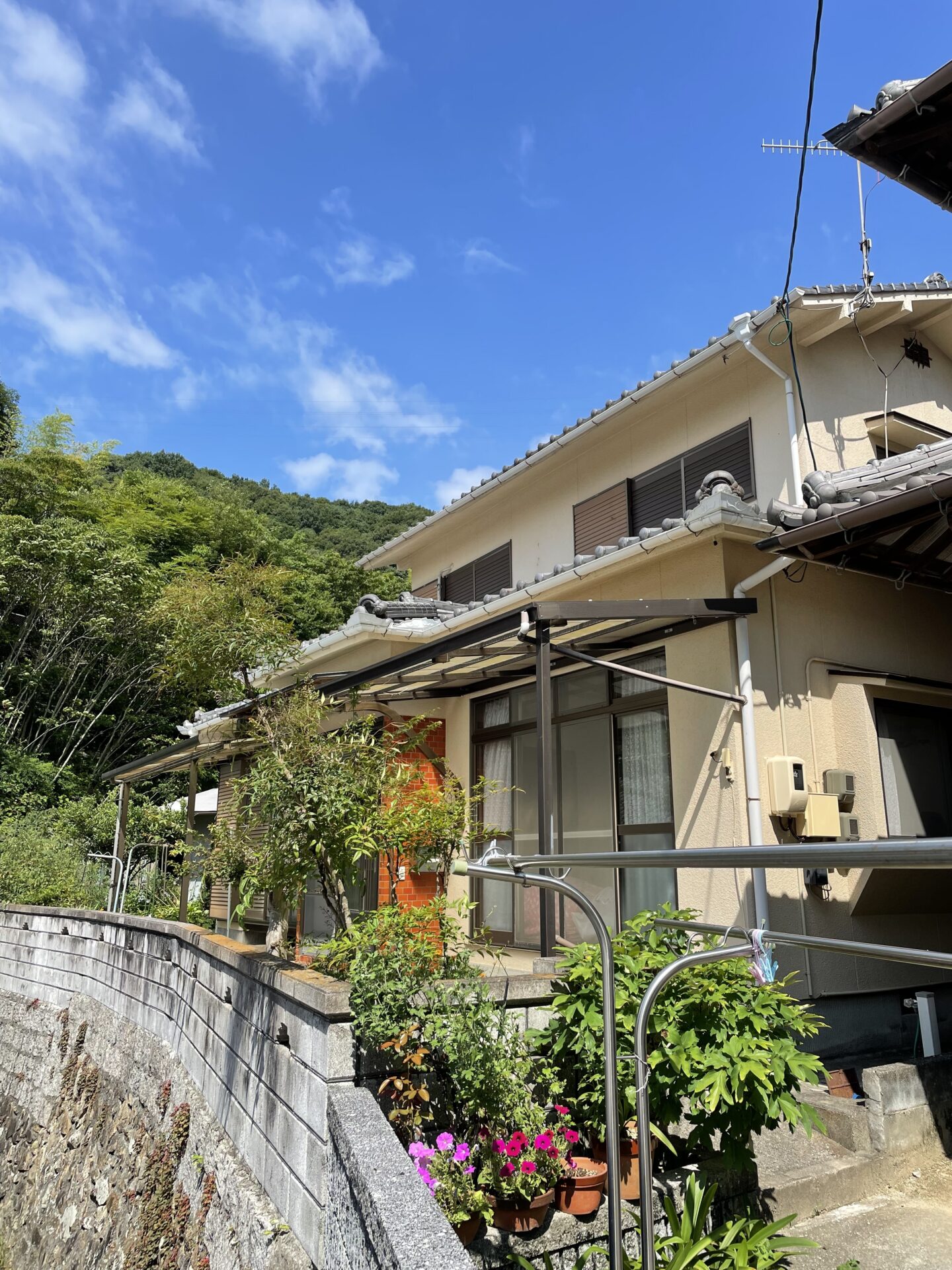 House in Edashima, Hiroshima: Exterior