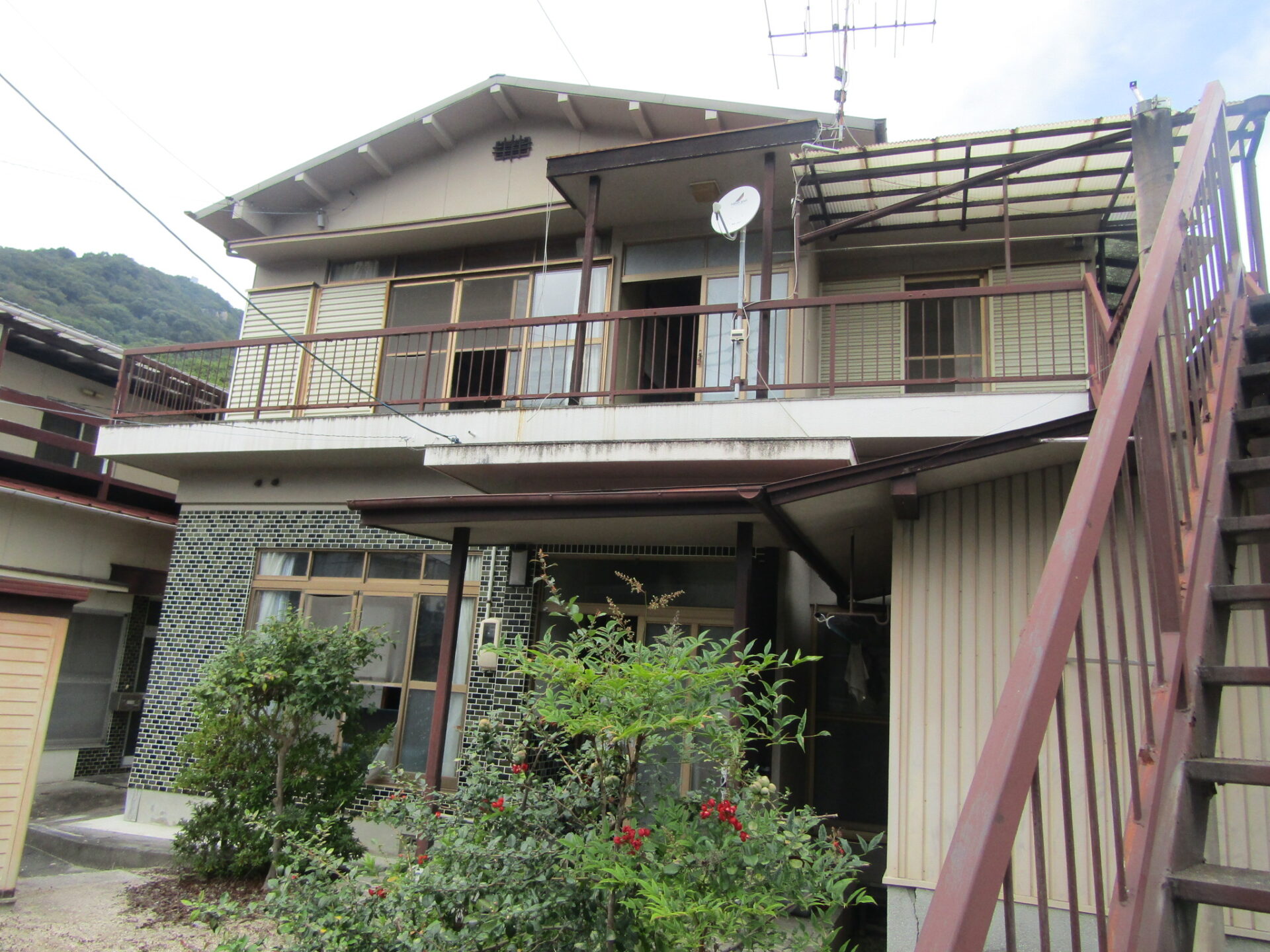 House in Edashima, Hiroshima: Exterior