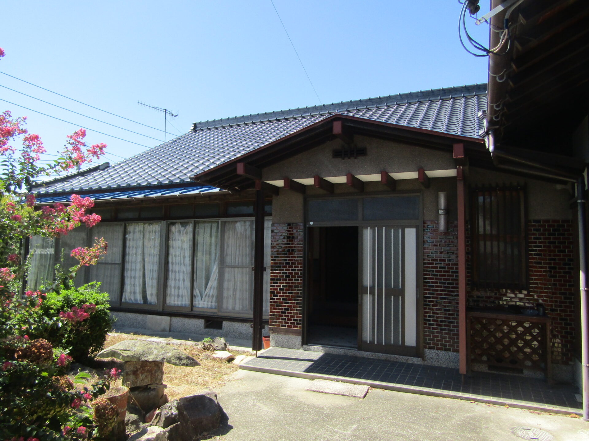 House in Edashima, Hiroshima: Exterior