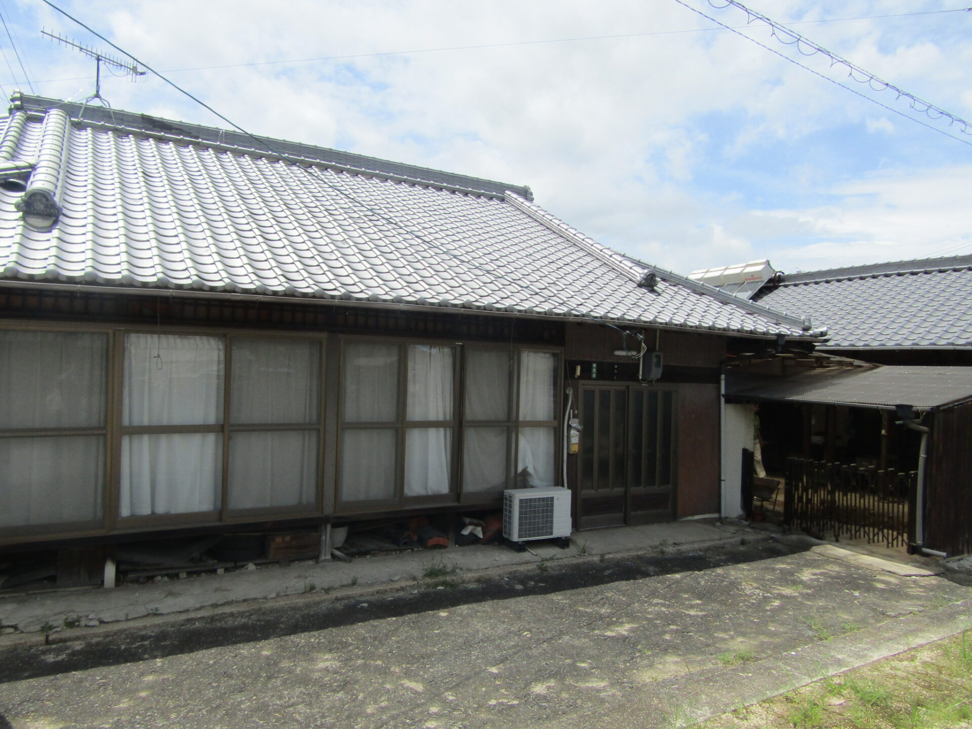 House in Edashima, Hiroshima: Exterior