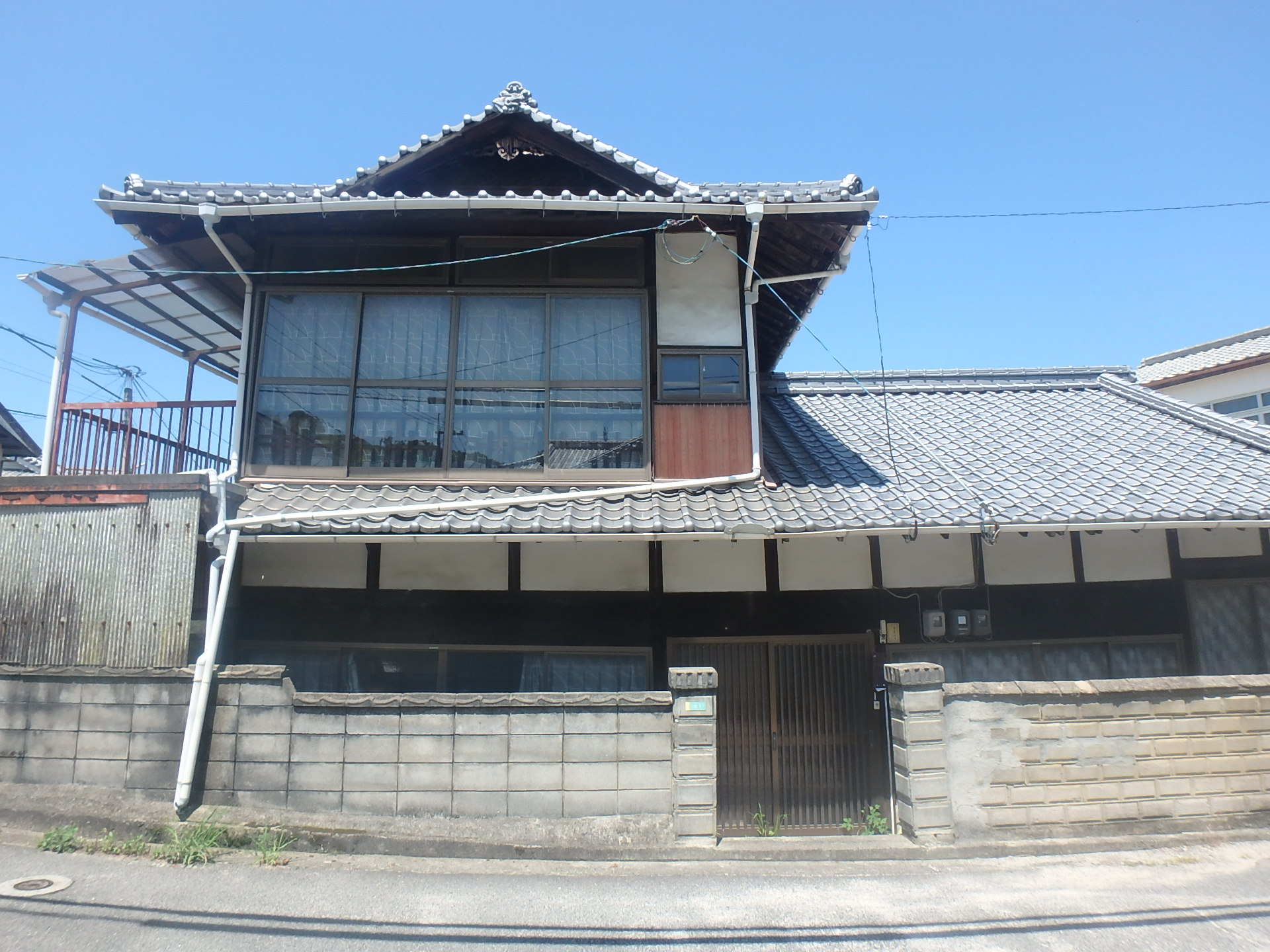 House in Edashima, Hiroshima: Exterior