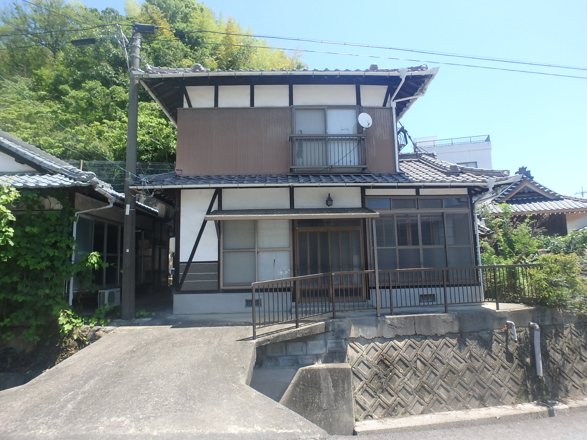 House in Edashima, Hiroshima: Exterior