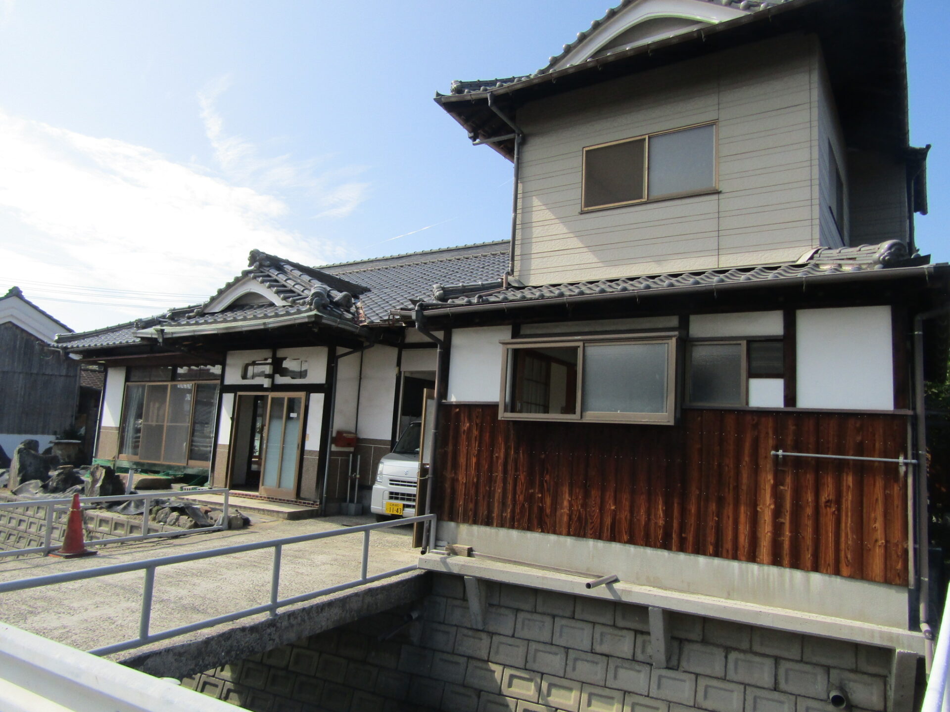 House in Edashima, Hiroshima: Exterior