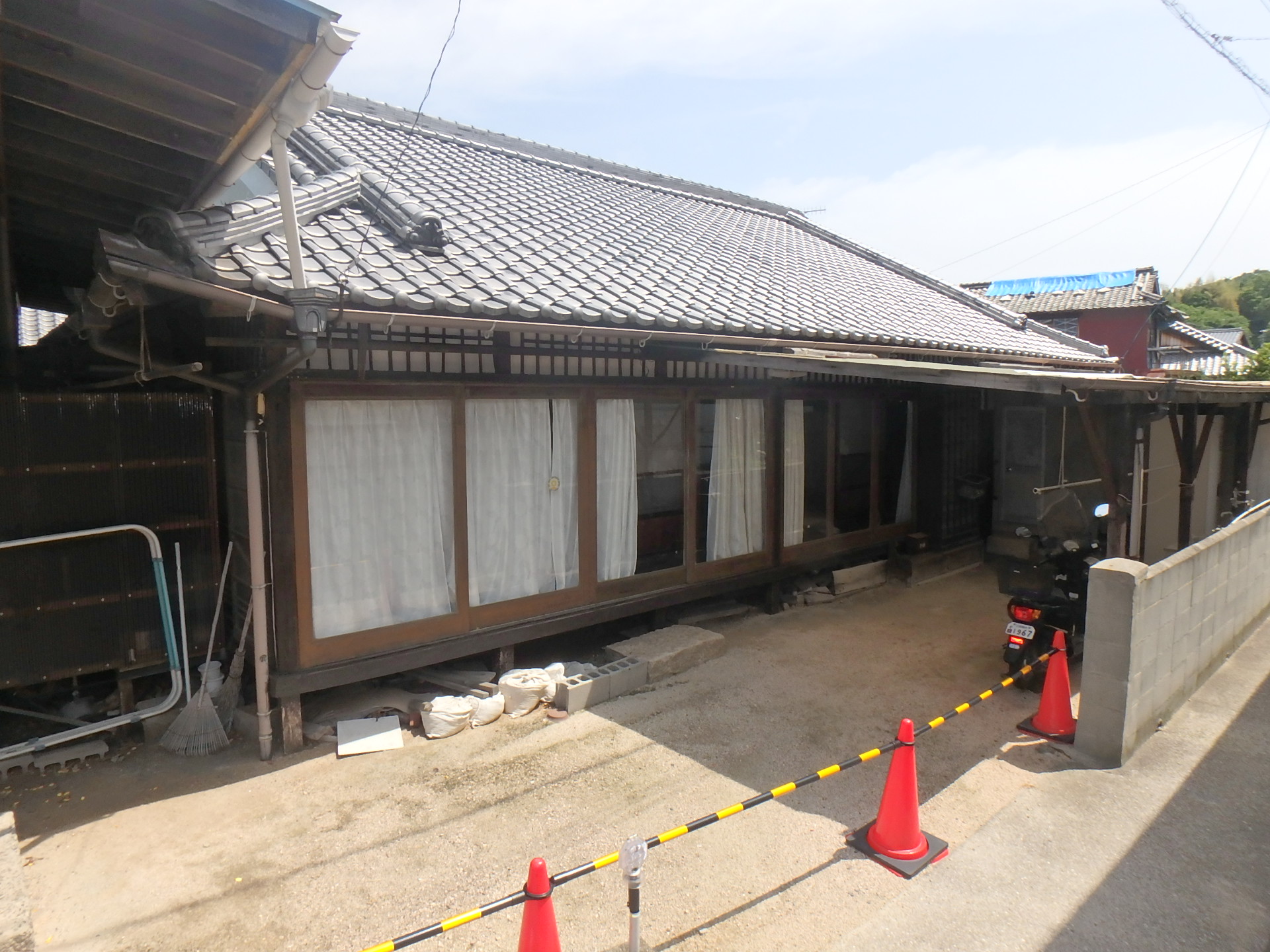 House in Edashima, Hiroshima: Exterior