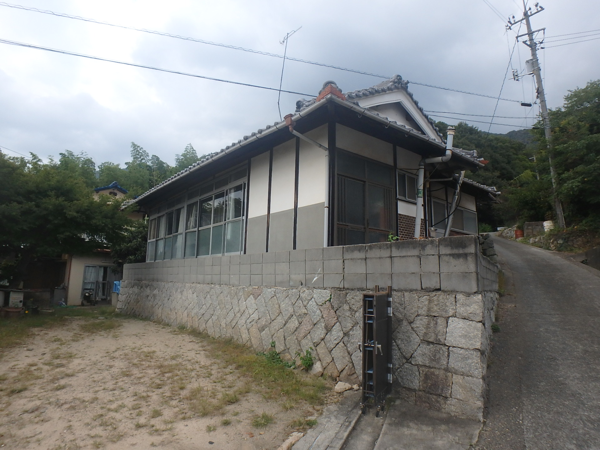 House in Edashima, Hiroshima: Exterior