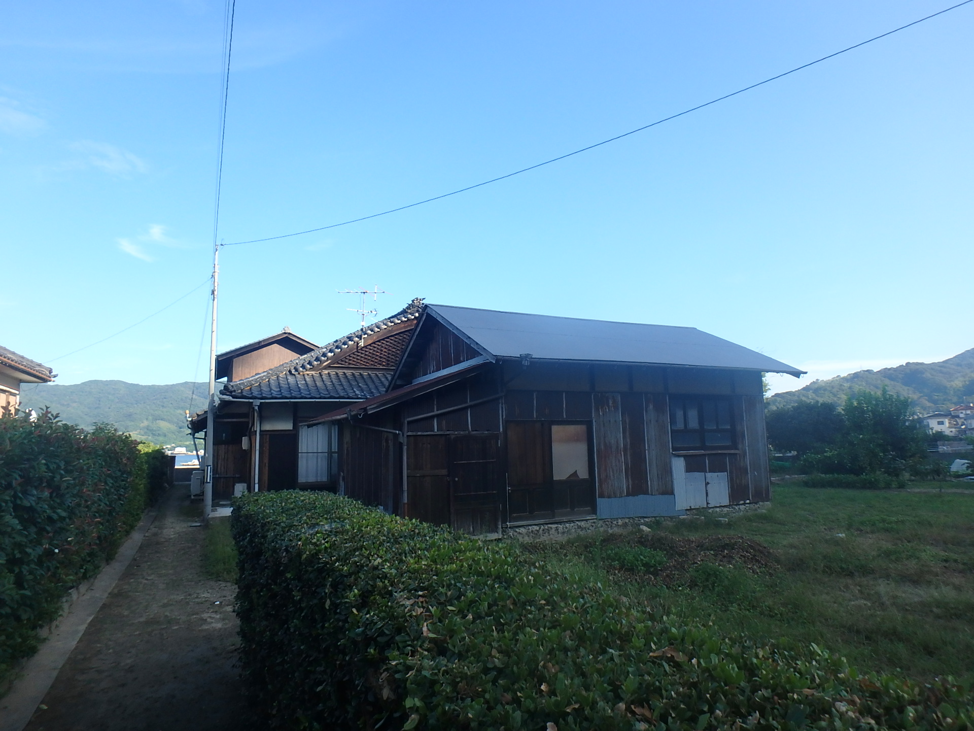 House in Edashima, Hiroshima: Exterior