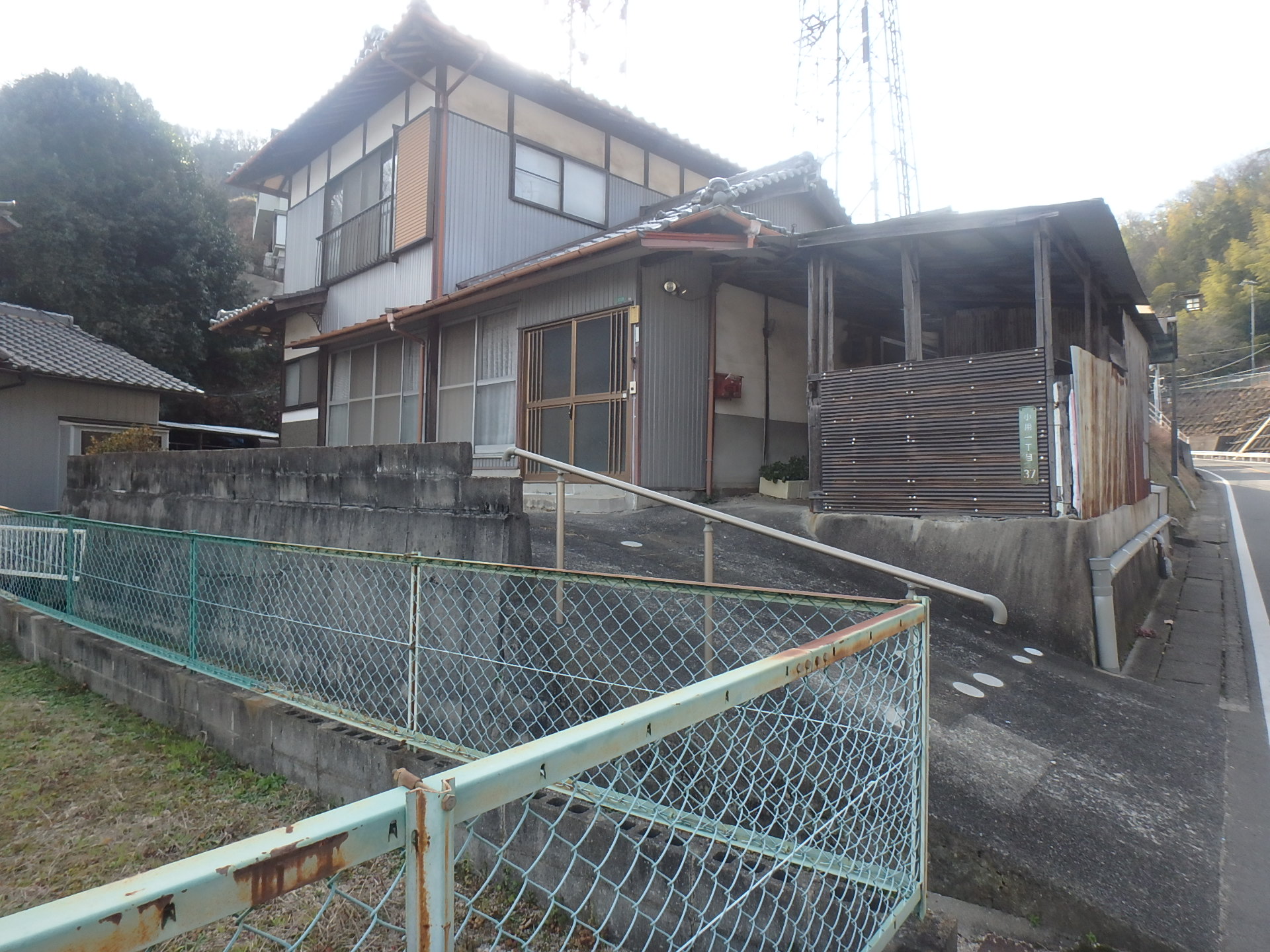 House in Edashima, Hiroshima: Exterior