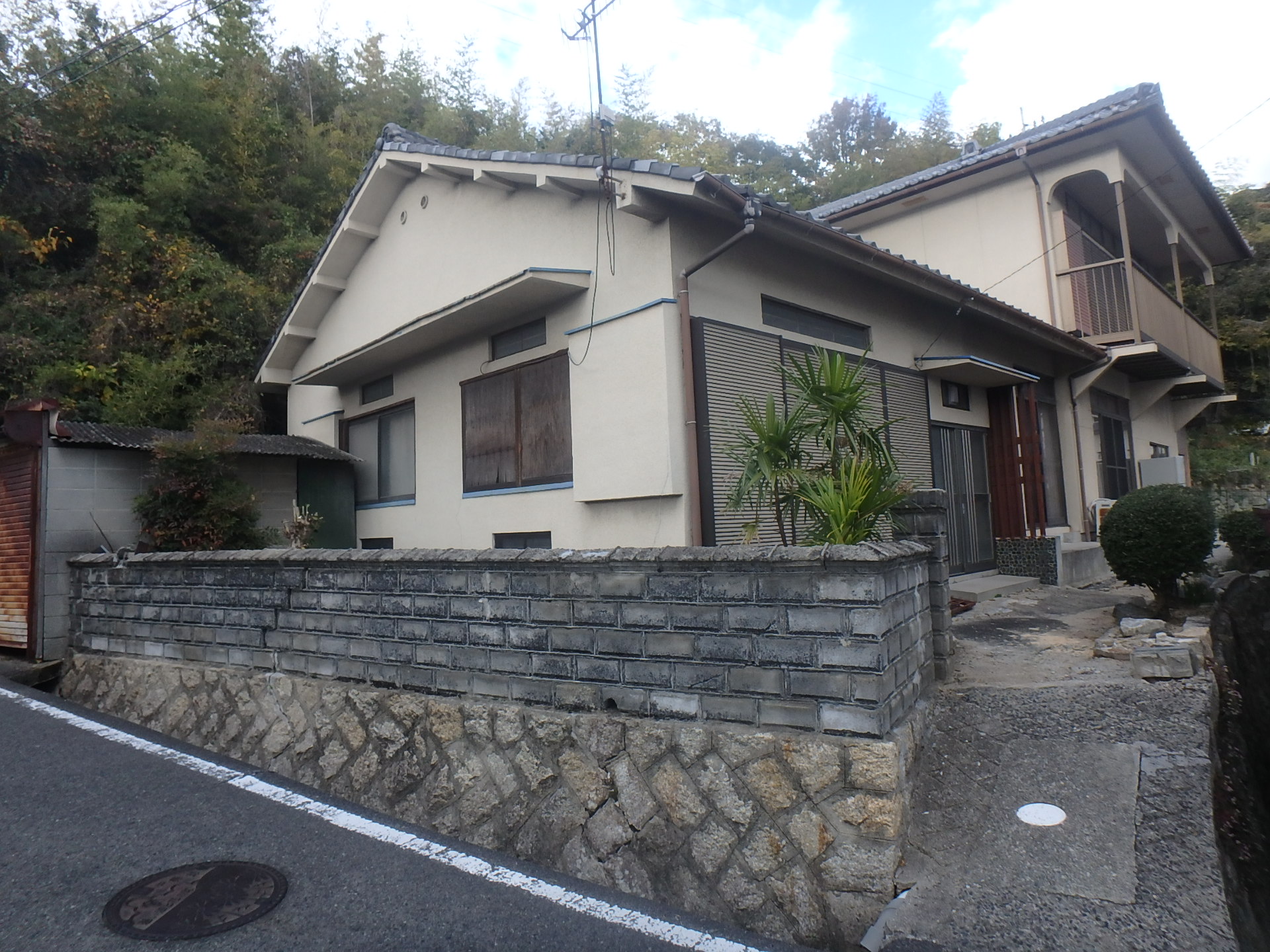 House in Edashima, Hiroshima: Exterior