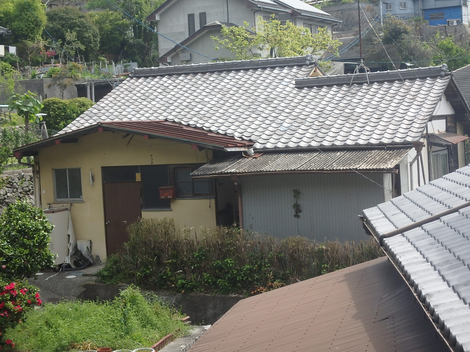 House in Edashima, Hiroshima: Exterior