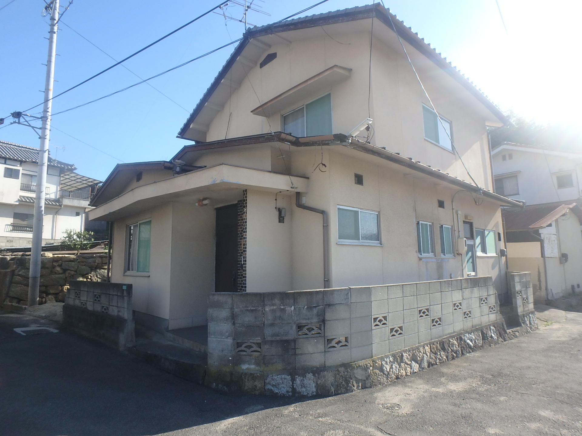 House in Edashima, Hiroshima: Exterior