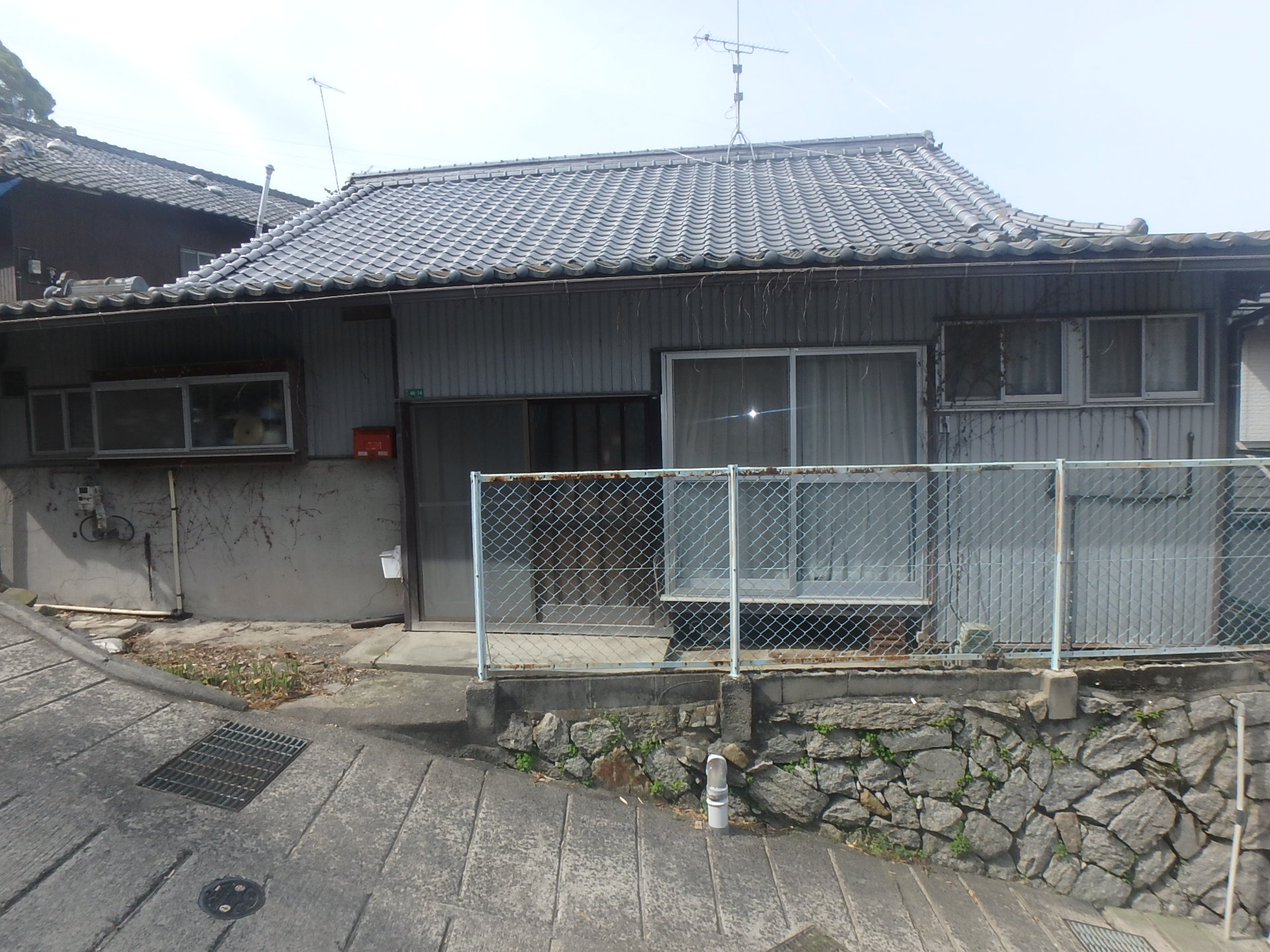 House in Edashima, Hiroshima: Exterior