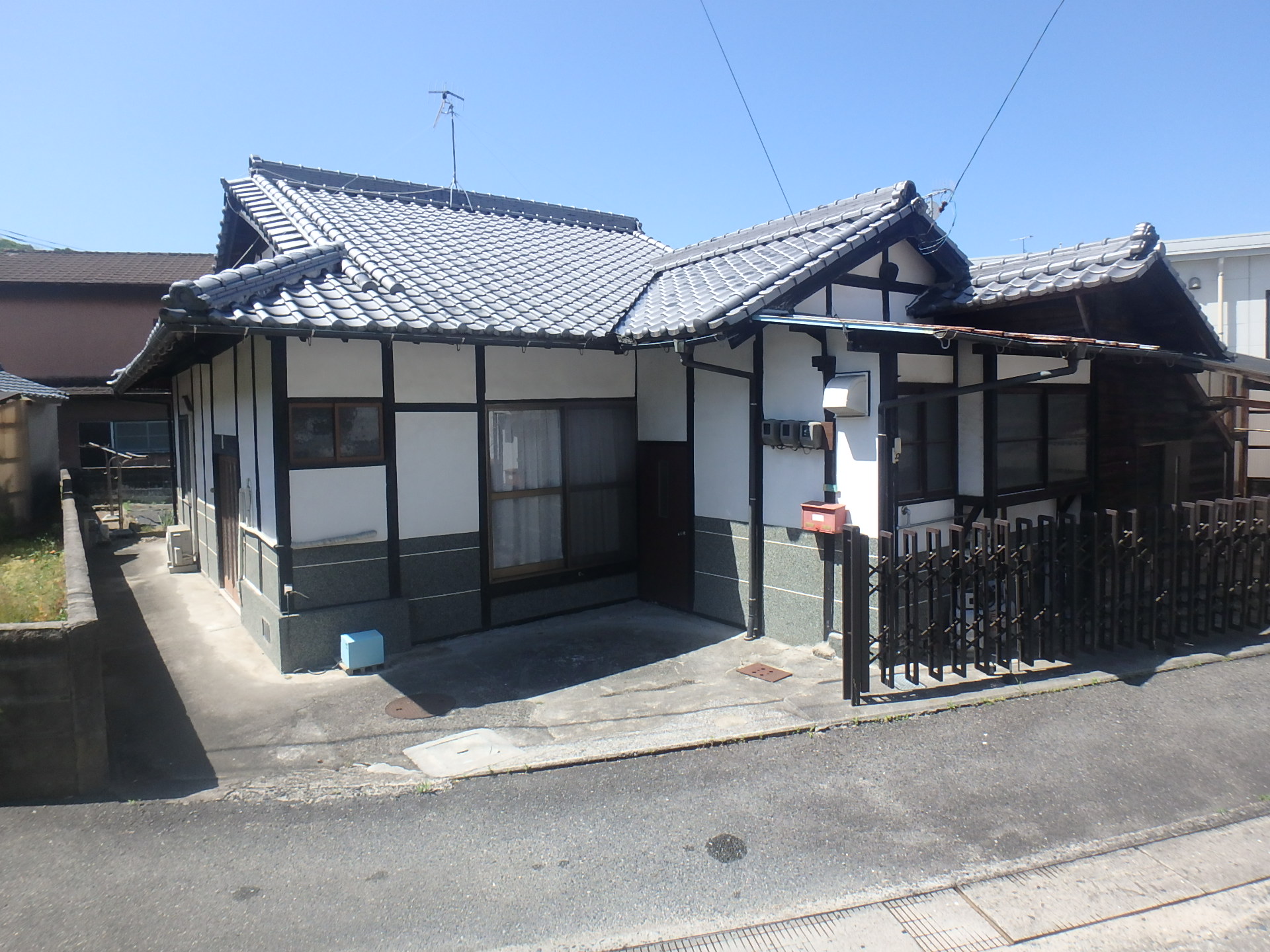 House in Edashima, Hiroshima: Exterior